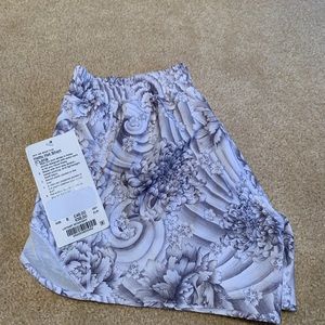 🎁 NWT Lululemon Hotty hot Running shorts